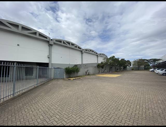 7,400M² WAREHOUSE TO LET IN MAHOGANY RIDGE
